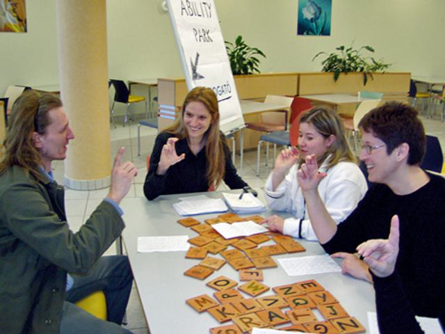 GE Hungary employees appear to be enjoying taking part in United Way Hungary’s campaign day.